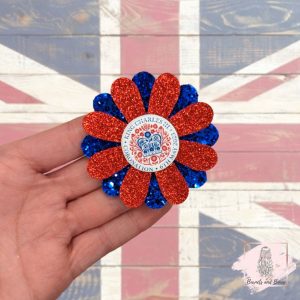 Coronation pretty badge pin